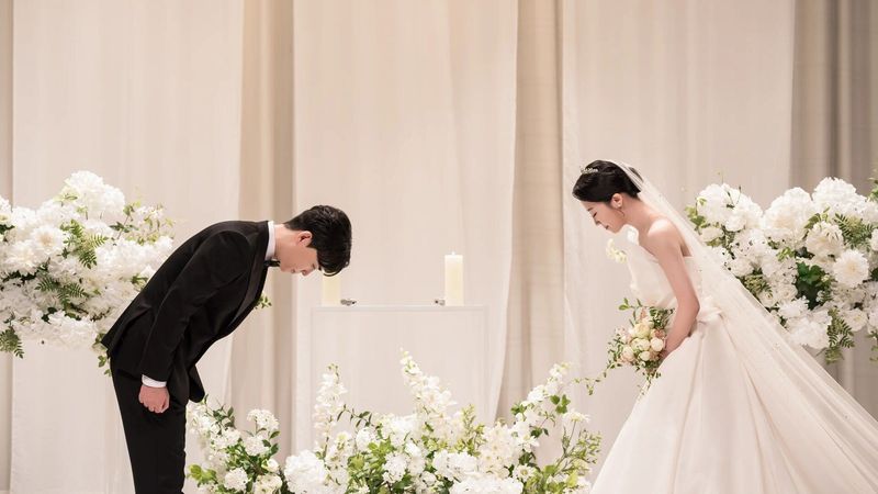 본식스냅 추천 단상 위 맞절