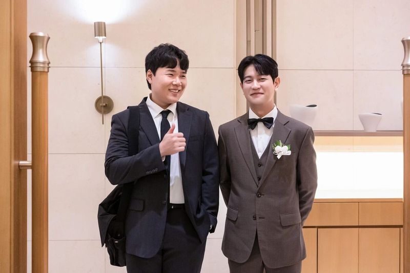 결혼식 아이폰스냅 신랑과 친구