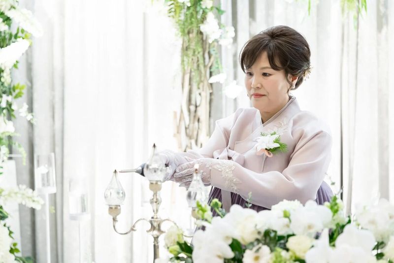 결혼식스냅 가격 화촉을 밝히는 어머니